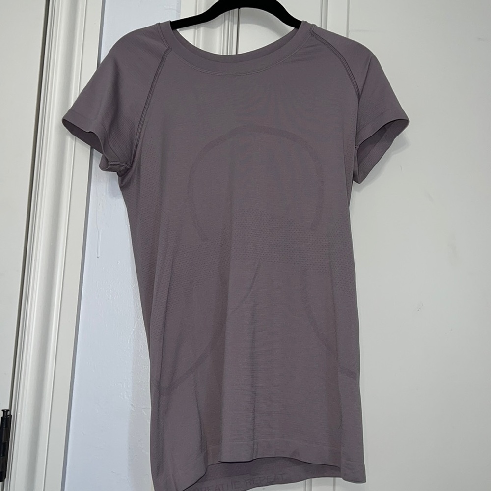 Size 8 lululemon shirt